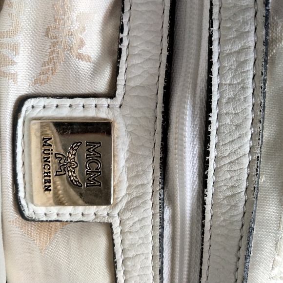 💯 Authentic MCM White Shoulder Bag with Monogram Pattern - Picture 10 of 10